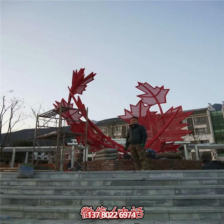 不銹鋼樹(shù)葉雕塑景觀(guān)裝置