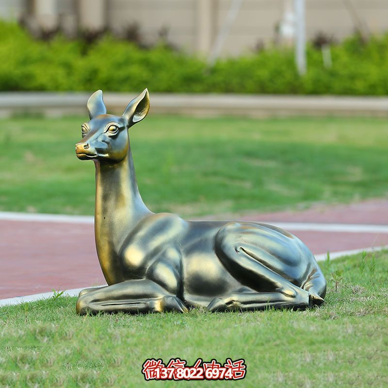 不銹鋼仿銅睡鹿雕塑，點(diǎn)綴戶(hù)外廣場(chǎng)草坪