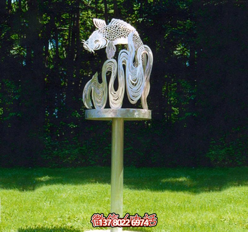 鏤空雕塑鯉魚，創意擺放公園裝飾