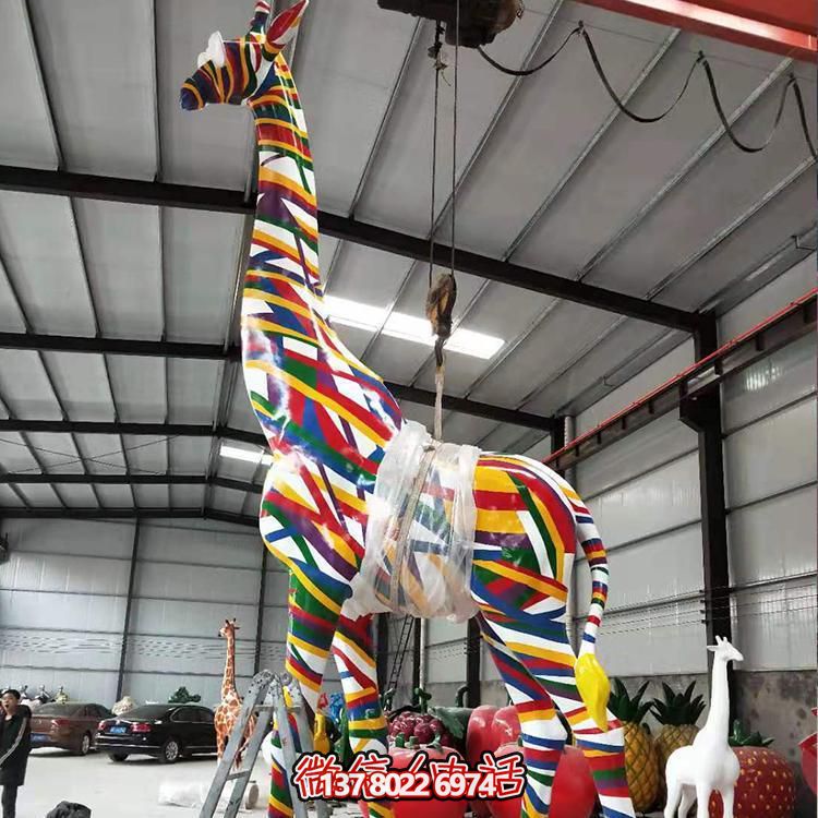 玻璃鋼制大型游樂(lè)園擺件——長(zhǎng)頸鹿彩繪噴漆