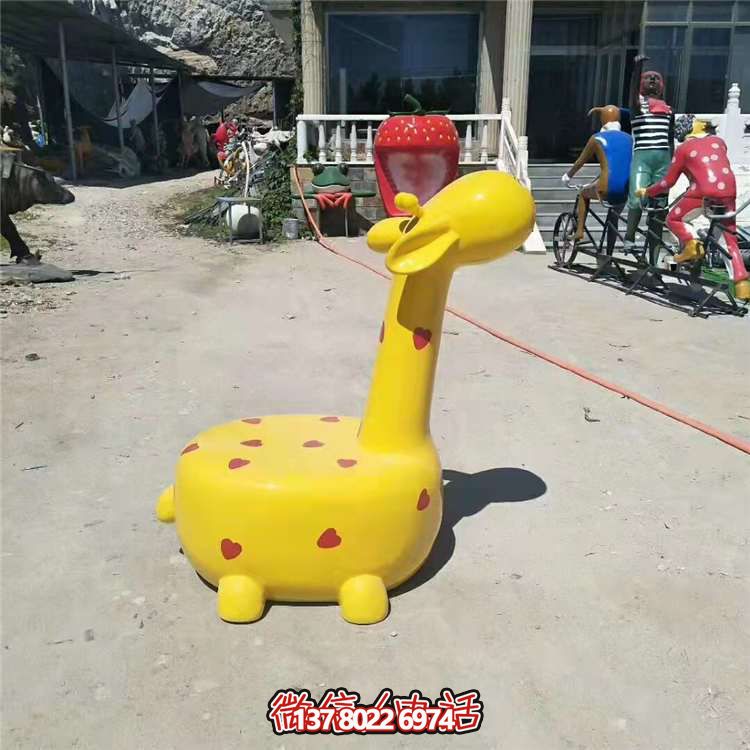 玻璃鋼長頸鹿擺件，安全可靠、適用于多種場景