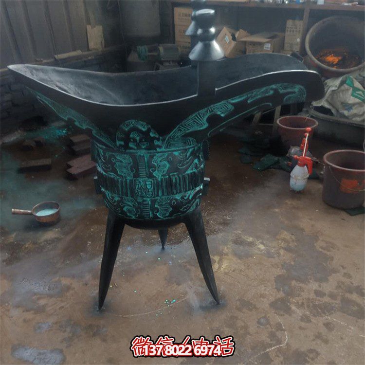 青銅仿古器皿，景觀雕塑擺放，點綴景區園林