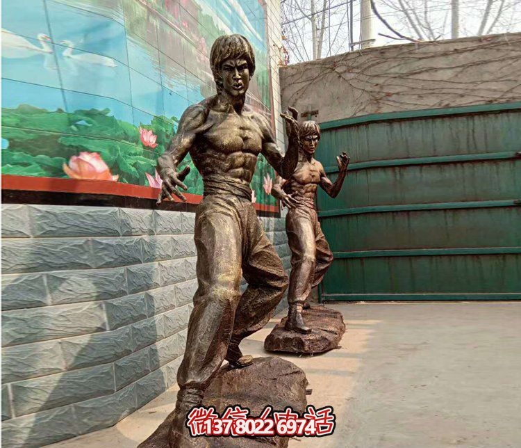“李小龍雕塑從電影院到廣場(chǎng)，功夫明星永存”