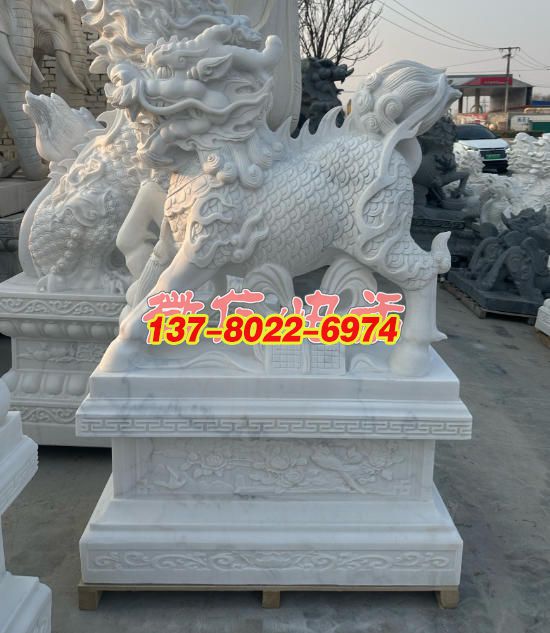 漢白玉麒麟景觀雕塑：祥瑞之姿，石雕藝術的璀璨綻放